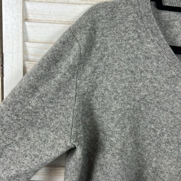 Club Room Macy's V-Neck Gray Cashmere Sweater - Picture 2 of 11